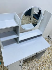 ميز تواليت • حجم صغير