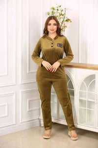 🔴السلام عليكم    ✅ تراك  نسائي  ✅الخامه مخمل   ✅القياسات  L.  XL. 2XL....