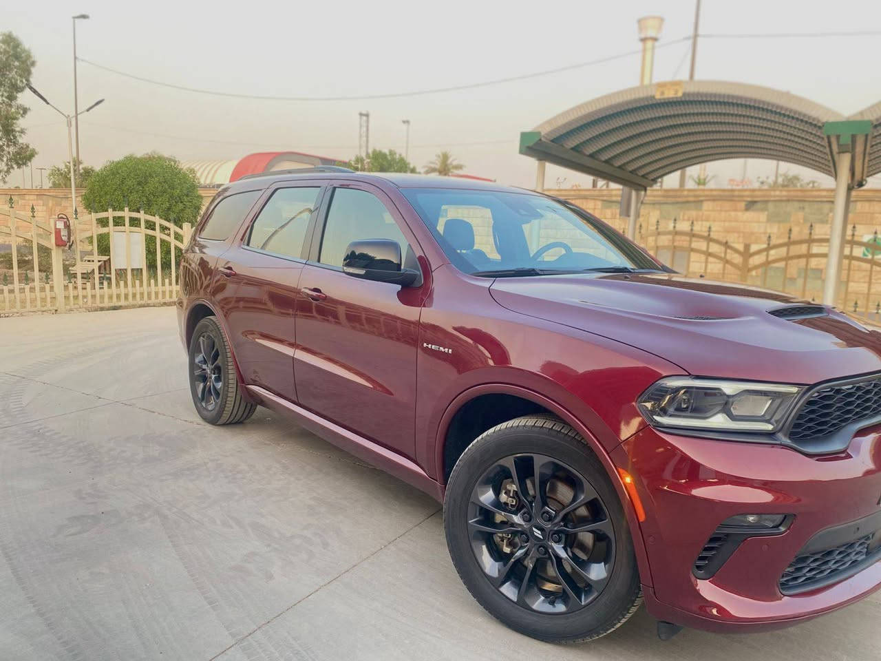 السلام عليكم
دوج دورنكو  2023            RT plus 

كلين تايتل بدون اي ضرر ‼️

الحادث سرقه كما موضح في الصور 

مكفوله كفاله عامه ‼️ 

مثل ما موضح بالسونار

رقم بغداد الانكليزي  ب اسمي 

فول  مواصفات  للاخير ‼️

مكينه 8 سنلدر 5700 المرغوبه 

كير 8 نمر 

بصمه 

تشغيل عن بعد 

شاشه  ابل كار بلي+ اندروريد اوتو 

كامره خلفيه دواره 

فتحه سلايد روف  

شاحن وايرلس 

حساسات اماميه خلفيه  

دفع رباعي 4x4

رادار امامي  مانع تصادم 

رادار جانبي  النقطه العمياء 

رادار خلفي  توقف ذاتي 

مثبت سرعه 

مانع خروج عن المسار 

كشنات جلد 

خزن وضعيه كشن السائق 

تحكم كشنات كهرباء 

7 راكب

3 قطع تبريد 

تدفئه + تبريد كشنات

تدفئه كشنات خلفيه  

تحكم بتبريد السائق والراكب منفصل 

تدفئه ستيرن 

تحكم ستيرن جهتين  

سماعات هارمن 

انوار Led 

كشافات ضباب 

ويل 20 

صندوق كهرباء 

شفتات ستيرن  

وضعيات قياده 

 sports-eco-comfort

وبعد بيهه هواي موصفات
 

السياره نضيفه جدا  ما ناقصهه برغي 

المكان بغداد زيونه 

السعر 410 وبي مجال للشراي 

***********
