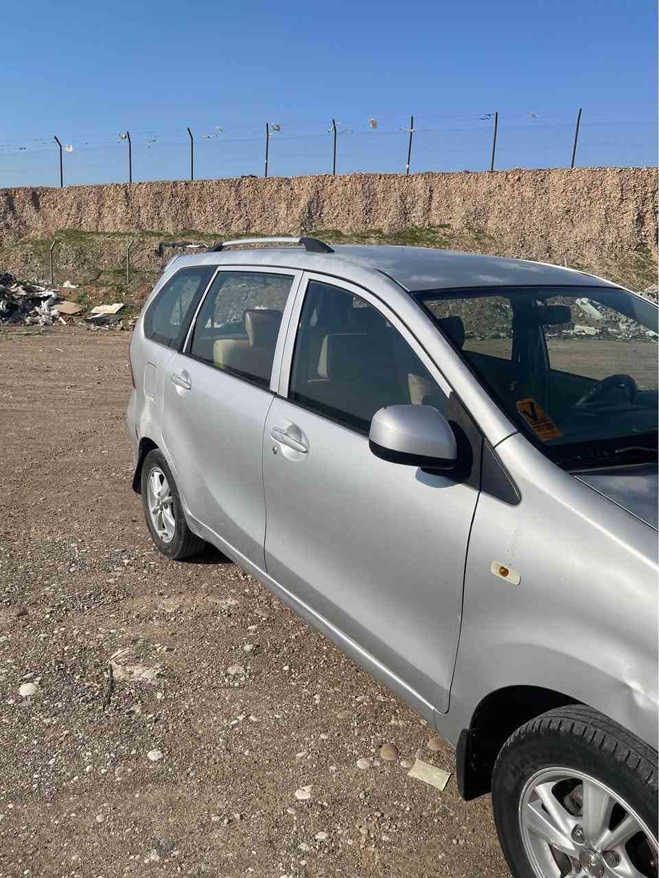 تۆیۆتا افانزا سلفر 2015
سێ پارچەی پشتی بۆیاغە چەمپی پشتی هەیە کاڵ بوونەوەی هەیە 
گێر و مەکینە هەمووی بەشەرتە
*********** أربيل, العراق
