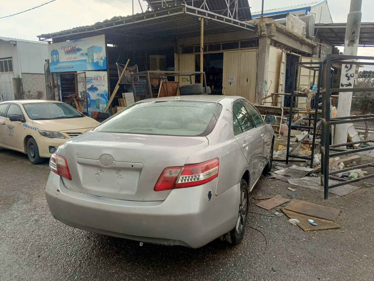 السلام عليكم للبيع كامري موديل 2010 رقم أربيل تحويل أو وكاله بيها حادث من كدام  ومصلحه كير ومكينه جدد بس نقص ظفيره وعقل مكان سياره سليمانيه أعتذر عن الخاص السعر 55 وبيها مجال لشراي يتصل ***********
