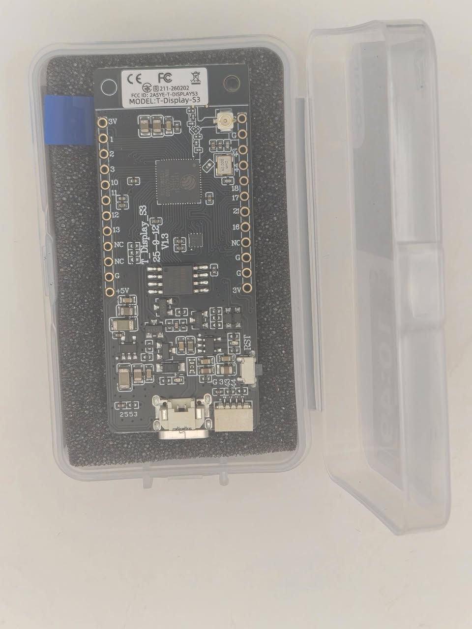 🚀 LILYGO T-Display S3 الأصلية وصلت الآن!
لوحة احترافية تجمع بين قوة ESP32-S3 وشاشة ملونة مدمجة، لتطوير المشاريع المتقدمة بسهولة.

📦 الكمية المتوفرة: قطعتان فقط
💰 سعر منافس لفترة محدودة

🔥 أهم المشاريع التي يمكن تنفيذها

✅ واجهات HMI صناعية احترافية
✅ أنظمة المنزل الذكي (IoT)
✅ روبوتات وأنظمة تحكم لاسلكية
✅ Dashboards وشاشات عرض البيانات
✅ أجهزة مراقبة الحساسات والبيانات لحظياً
✅ تطبيقات الذكاء الاصطناعي وإنترنت الأشياء

🛡️ مثالية لمهندسي الأمن السيبراني

يمكن استخدام اللوحة لتطوير أدوات تعليمية واختبارية داخل البيئات المصرح بها، مثل:

🔹 Wi-Fi Scanner لتحليل الشبكات اللاسلكية
🔹 Network Intruder Watch لمراقبة الأجهزة المتصلة بالشبكة
🔹 Wi-Fi Packet Monitor لتحليل حركة الشبكة بشكل تعليمي
🔹 Dashboard لمراقبة حالة الشبكة والأجهزة المتصلة
🔹 Portable Network Analyzer لفحص معلومات الشبكات أثناء التنقل
🔹 Wi-Fi Penetration Testing Lab لبناء مختبر تدريبي محمول لتعلم واختبار أمن الشبكات بشكل قانوني

💻 خيارات البرمجة

✔ Arduino IDE
✔ PlatformIO (Visual Studio Code)
✔ ESP-IDF الرسمي من Espressif
✔ LVGL لتصميم واجهات رسومية احترافية
✔ MicroPython

⚙️ أهم المواصفات

🔹 معالج ESP32-S3R8 ثنائي النواة بسرعة تصل إلى 240MHz
🔹 8MB PSRAM لتشغيل المشاريع الكبيرة والواجهات الرسومية
🔹 اتصال Wi-Fi + Bluetooth 5 BLE
🔹 شاشة TFT ملونة 1.9 إنج بدقة 170×320
🔹 منفذ USB Type-C
🔹 استهلاك طاقة منخفض
🔹 دعم كامل لمكتبات ESP32 وLVGL

⭐ لماذا تختار هذه اللوحة؟

✔ شاشة مدمجة توفر عليك شراء شاشة خارجية.
✔ أداء قوي وذاكرة كبيرة للمشاريع الاحترافية.
✔ مثالية لتطبيقات إنترنت الأشياء والأمن السيبراني والواجهات الرسومية.
✔ دعم واسع من مجتمع المطورين مع آلاف المشاريع والأمثلة الجاهزة.

🔥 إذا كنت تبحث عن لوحة واحدة تجمع الأداء، الشاشة، والاحترافية... فهذه هي الخيار الذي سيختصر عليك الوقت والتكلفة!

📩 الكمية محدودة (قطعتان فقط)... احجزها الآن قبل نفادها.

#LILYGO #TDisplayS3 #ESP32S3 #Arduino #LVGL #IoT #CyberSecurity #WiFi #Programming #EmbeddedSystems #Electronics


**إذا كنت صاحب هذا الإعلان وتريد حذفه لأي سبب، رجاءا أرسل رسالة إلى الدعم الفني**
