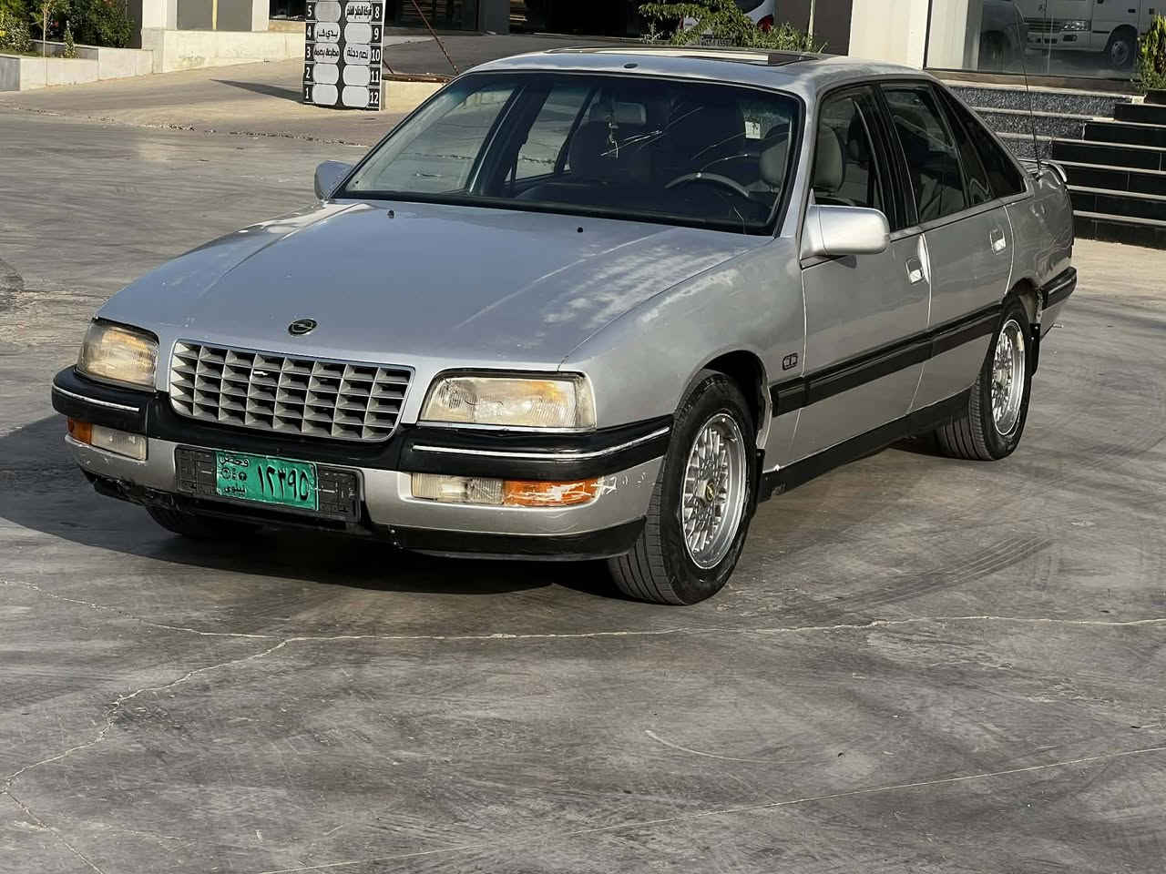 السعر 23$$          ***********
سيناتور موديل 1990 مكينه كير شرط تبريد شغال صبغ عام جماليه بدون دواخل وبدون معجون كير عادي سلايت رقم نينوى سنويه بيضاء مرسمه ومدفوع كمركها كوبون بانزين موجود جامات كهرب داخل صاج ويل كب مري كهرب شرعي موجود شرط التحويل مكان السياره موصل
