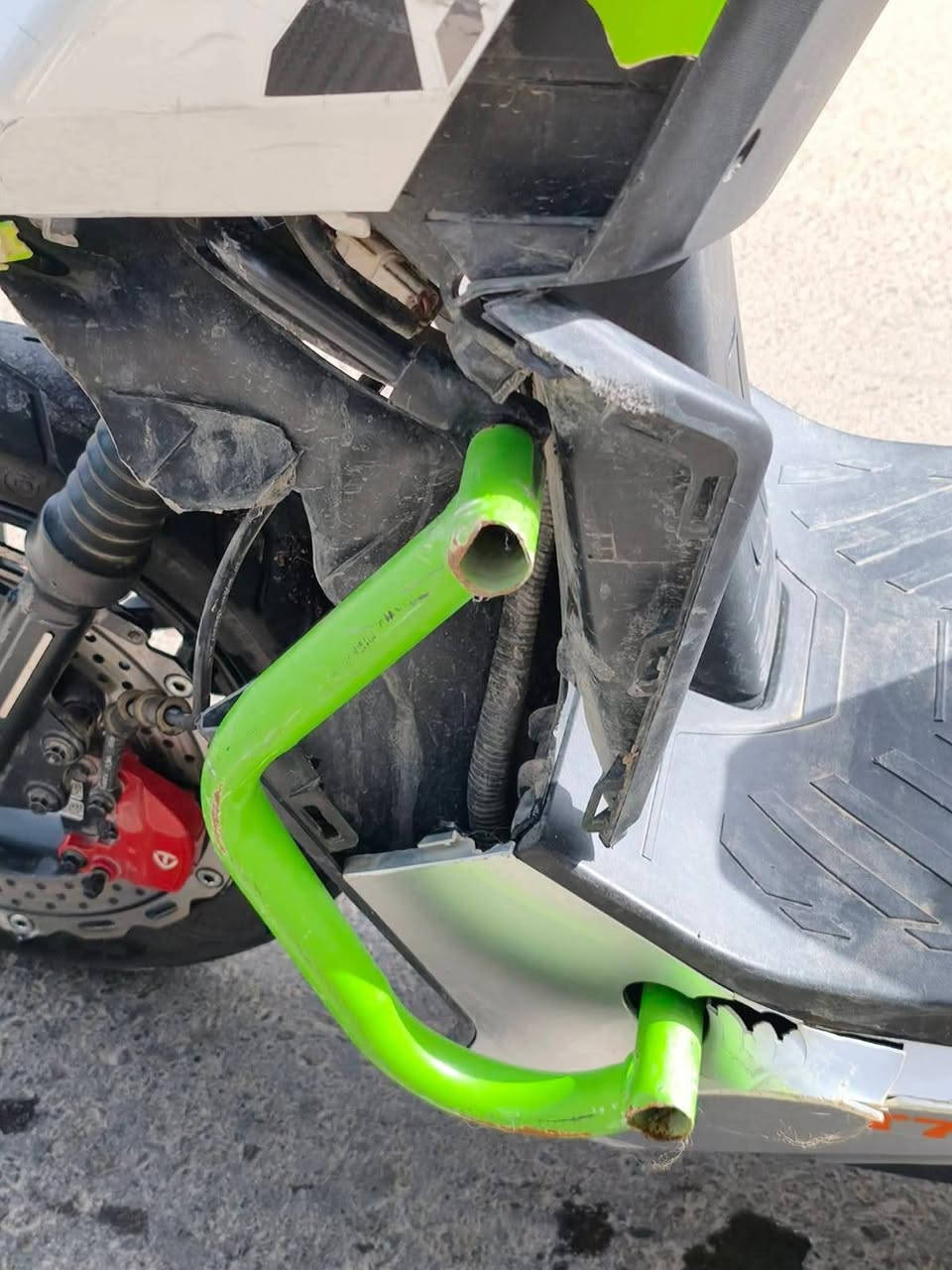السلام عليكم عندي درجة شحن بيع بطارية 🔋 6 مكانك بغداد حي العامل درجة خلو السعر 700 مجال بيع او اتراوس شراي تصل رقم ***********
