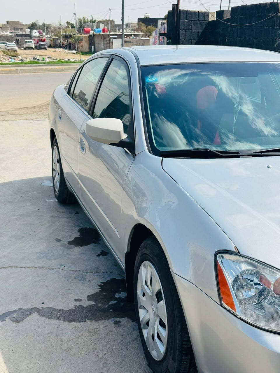 السلام عليكم.
التيما / نيسان / 2005
رقم بغداد جديد / تحويل بشرط
صبغ عام أثر جراد / فيديوا قبل الصبغ
كهربائيات شغاله 
تخم تاير جديد
ادامه للمحرك كامله
قاعده فيت بم جديد / مع اصلي
صدر 50 ٪
 سياره جاهزه.
السعر  68 $ وبيهه مجال

***********
***********
