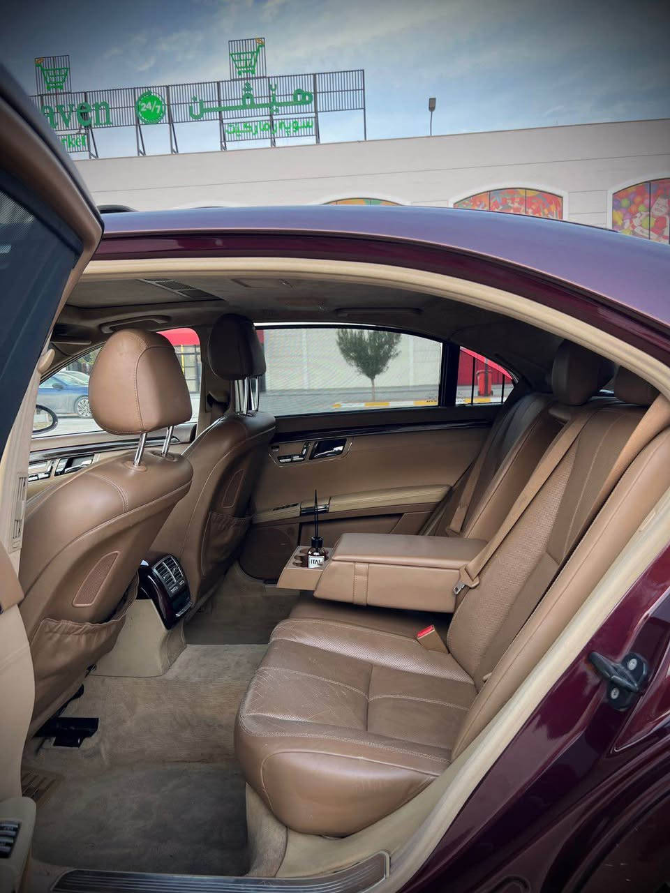 mercedes s class 2008
S500 هەشت پستۆنی مەکینە مەرغوب
مەنەفێست ئیبراهیم خەلیلە
2 پارچەی سبوخە بەبێ داخیلی
قەپات مواسەفات
کوشن جلد 
کوشن خەزن
کامل کوشنەکانی کارەبای و سارد و گەرم
برێک بەسمە 
سلاید …سەقف شامۆ
جامەکانی کامل پۆلۆرایس و دژە فوول
٥ پەردە بیلادی
تەعدی سورحە
3 مۆد لێخورین 
دەرگا لارج .دەرگا شەفت.سندوق شەفت
ئاوێنە شەفت
شاشە و گێج ئەلیکترۆنی
کامیرە ..حەساس پێش و پشت
لایت زینۆن
تەبرید مەرکەزی
ویل AMG
گێر و مەکینە و کارەبایات و  هەمووی بە شەرت 
رەقەم تەلەفۆن*********** أربيل, العراق
