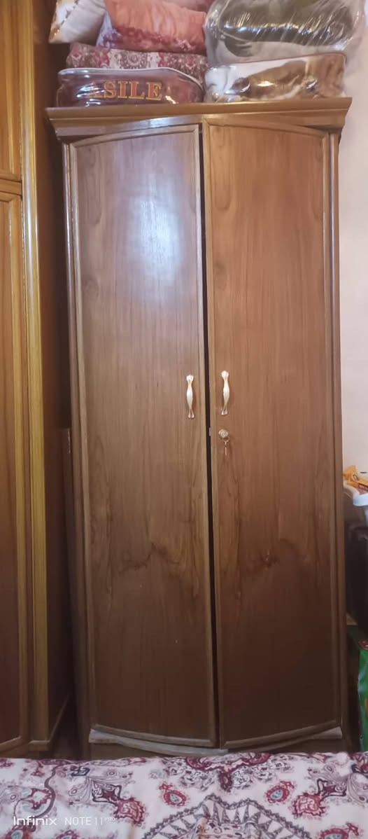 السلام عليكم عندي هاي الغرفة نضيفه للبيع مع الدوشك سعره 700وبيهه مجال رقم ***********
