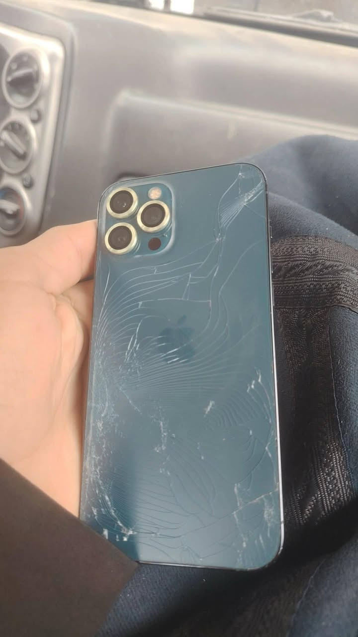 سلام عليكم 12 برو ماكس.. 256. بطاريه ٨١.جهاز مفتوح  فقط ضهره مفطور .. مكاني بابل! حله للبيع او امراوس ***********  واتس.
