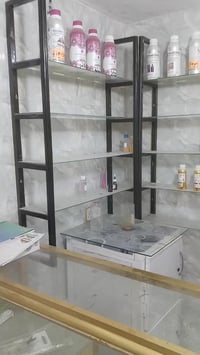 رفوف خشب • محل عطور • ١×٣م