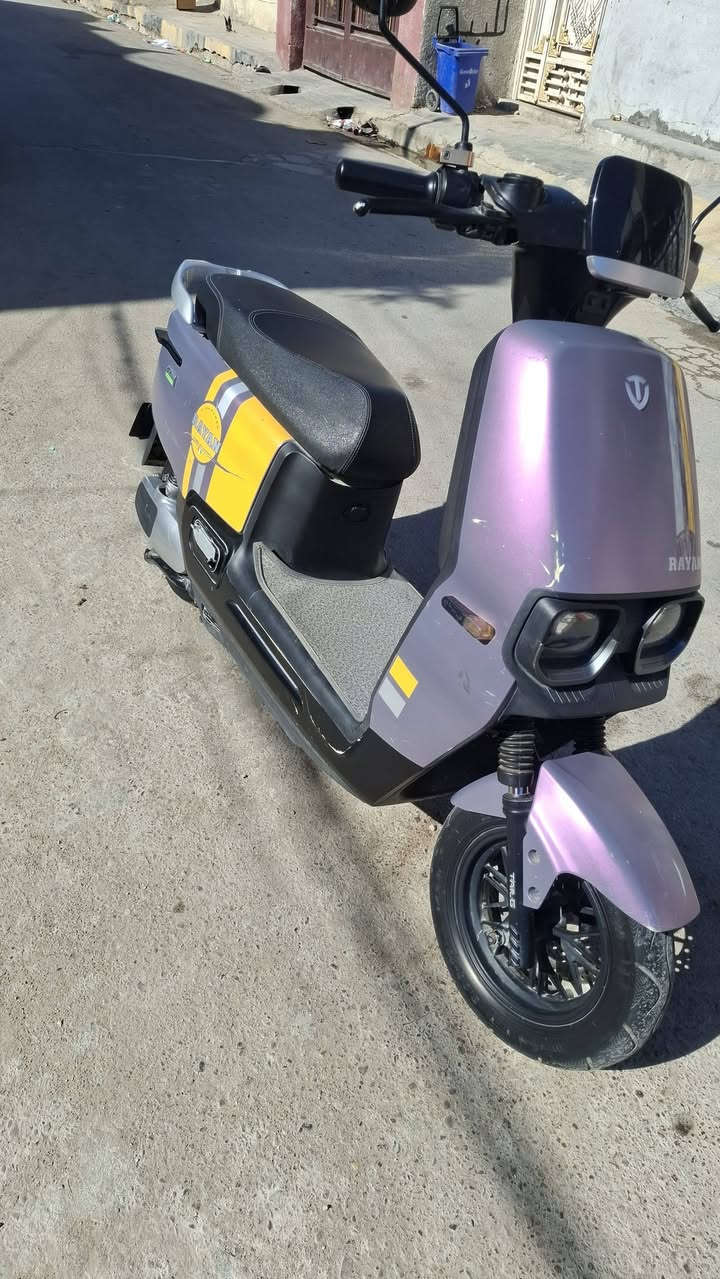 دراجة شحن شركة الريان دراجة نضيفة هاي بصورة بعد ما يحتاج احجي بيها بطارياتها جديدة و شحنها خير من الله مكاني بغداد مدينة الصدر سعرها 600 اتصال و بيها مجال ***********
