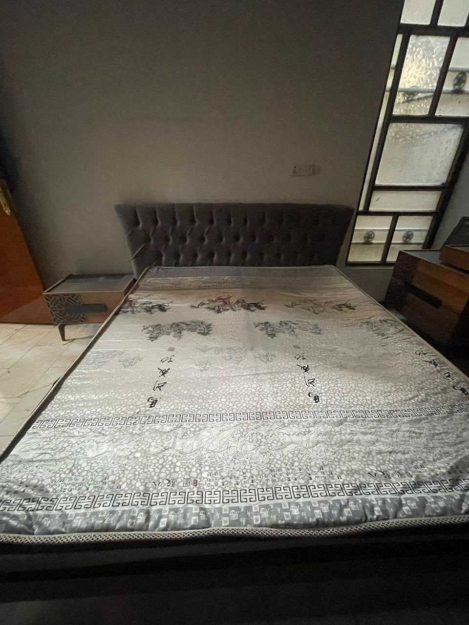 السلام عليكم ، غرفة نوم تركية جديدة نظافته 90‎%‎
السعر 750 الف .


**إذا كنت صاحب هذا الإعلان وتريد حذفه لأي سبب، رجاءا أرسل رسالة إلى الدعم الفني**
