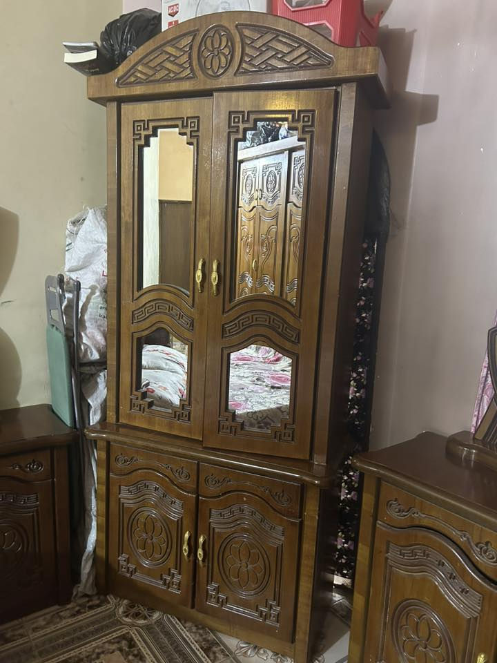 غرفة نوم عراقي موديل ماليزي الداخل صاج والأبواب ndf للبيع السعر 500 الف عنواني بغداد 
للاستفسار ***********
