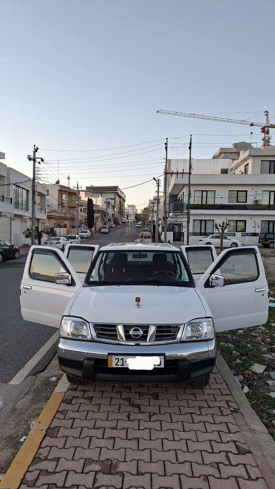 پیکاب نیسان 
مۆدێل ۲۰۱٦ 
سەنەوی تا ۲۰۲۷ تازەیە
چوار تایەیی تازەی لەسەرە
کامل پارچە ڕەشە لەسەر ساغی بێ دەعم کردن 
گێڕ و مەکینەی بەشەرت
سەیارەکە زۆر زۆر پاک و جوان ماوەتەوە 
نموونەیە لەجوانی 
یەک دینار مەسرەفی نیە بەشەرت 
0773 264 1303 السليمانية, العراق
