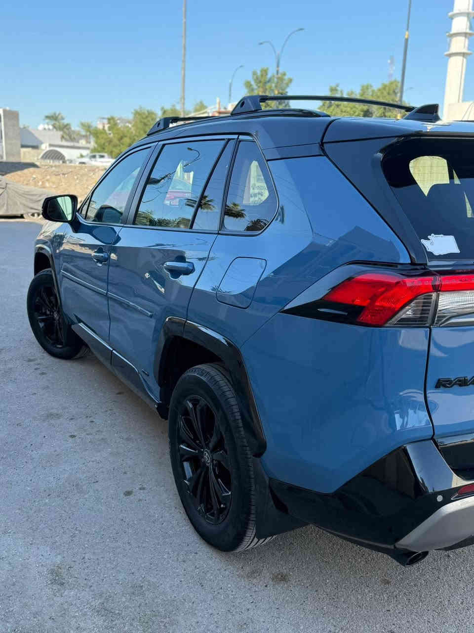 راف فور 2023 xse هايبرد فول مواصفات 1/1 اعلى فئة
 2023 TOYOTA RAV4, XSE
ماشية 15,000 ميل فقط 
بانوراما  .. 5كامرات 
شاشة جبيرة سستم صوت JBL  
جنطة كهرباء تنفتح تلقائي عند الاقتراب بالرجل 
تدفئة كشنات تدفئة ستيرن 
بصمة كشن كهرباء  وباقي مواصفات الفول 
السيارة حادثها خلفي بسيط جداً جداً
(( بدون صبغ بدون تبديل بدون اريباك )) 
من الدعامية للدعامية 
جديدة السيارة كلش نظيفة وبدون ملاحظات 
وبدون اي نقص 
فقط تعديل pdr بارد. درجة اولى بقبغ الجنطة
السعر 289 وبيها مجال بسيط 

مكان السيارة بغداد  حي القادسية 
او بغداد مجمع الايادي 
***********
