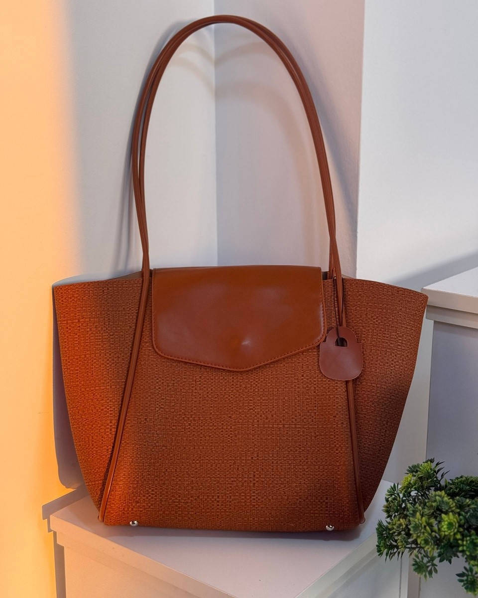 جنط نسائي 
سعر المفرد 15 آلاف دينار
سعر الدرزن 132 ألف دينار
قياس 28 × 40 سم 
واتس اب :***********
واتس اب :***********
