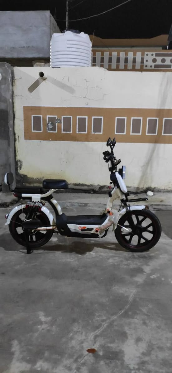 دراجه شحن للبيع موديل 2025
مابيها اي نقص كلها مكفوله بصمه تشغيل وكارت + شاشه
مكاني ديالى جلولاء 
للاستفسار ***********

