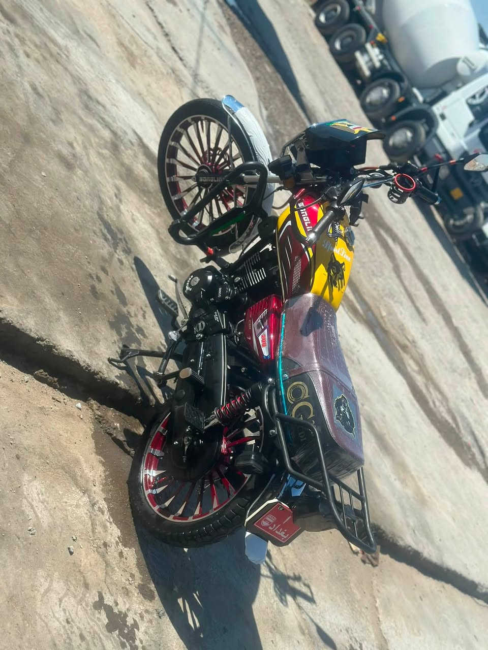 سولنك 26 محرك 200cc دراجه خير من الله وماشيه قليل دهن اليوم بدلته تجي تشغل وتروح مناقصها كلشي بصمه وتشغيل عن بعد وياها ورقه وحده فقط سعرها 900 ومجال قليل او مراوس بسولنك سي بي اف مكاني رمادي شارع 40
***********
