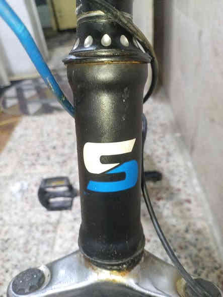 السلام عليكم بايسكل للبيع نوعيه سوميكي ايطالي اصلي  7سرع خلفي و3سرع امام ابركات شغالاتوالمكاين شغلات البايسكل مابي اي نقص السعر 75 وبي مجال الاستفسار علئ هذا الرقم ***********
