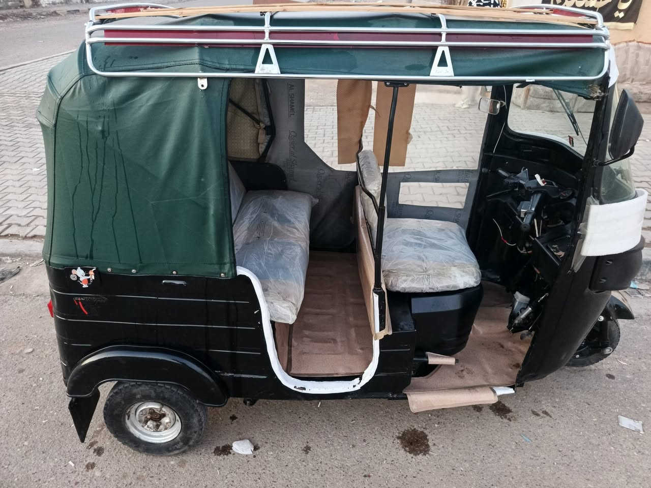 السلام عليكم تكتك للبيع موديل 2017 نضيفه حلوه معمره اوراق اصوليه 7 السعر 4300 وبيها مجال مكانها بغداد الحسينيه الراشديه 
***********
