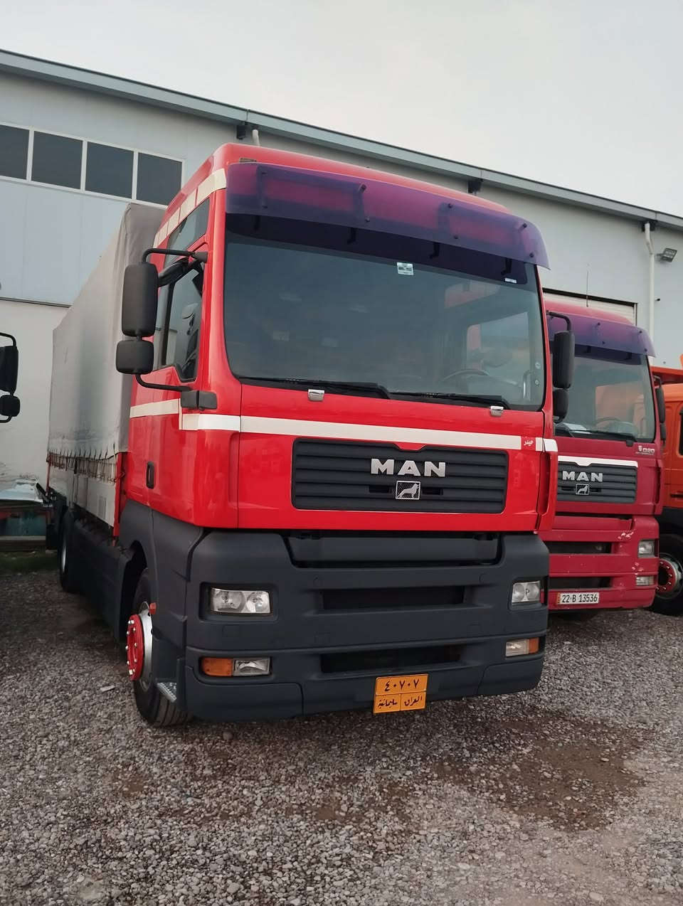 سلام عليكم مان موديل 2003 حجم مكينة 410 بودي 
٧متر مكان سيارة كلار سعري ١٢٥بي مجال ***********
