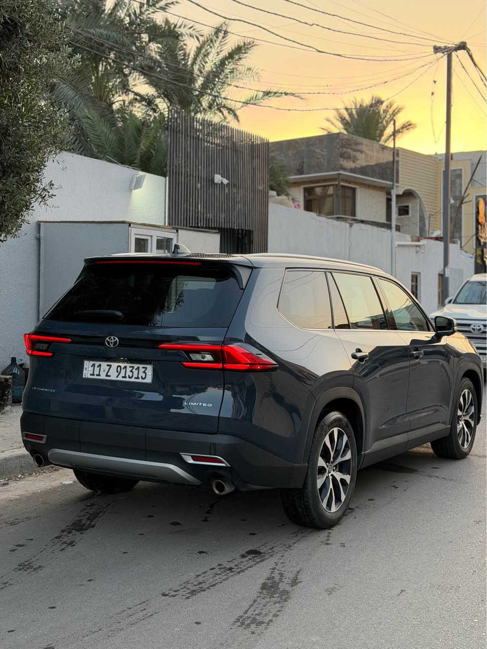 للبيع تويوتا كراند هايلاندر 2024
 السيارة اعلى مواصفات لمتد هايبرد
المواصفات 
بانوراما 
4 مقاعد تدفئة و تبريد
دجتل (عدادات الكترونية)
3 شاشات 
مقاعد جلد و كهرباء
رادارات (امامي+خلفي+جانبي)
قيادة ذاتية 
سستم صوت jpl
لايتات led متحرك
تدفئة ستيرن 
صندوق كهربائي
بردات بل ابواب 
مقاعد منفصل vip
حادث السيارة فقط كسر بالدعامية الامامية و مصلح علكدهة و مصبوغ الباقي مكفول
السيارة ماشية 7 الف 

السعر 43 الف دولار بيهة مجال قليل 

للاستفسار ***********
*********** بغداد, العراق
