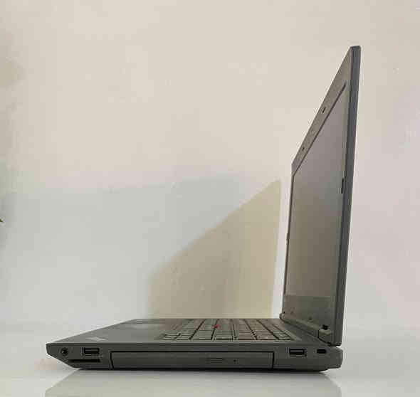 💻 لابتوب Lenovo ThinkPad L440 — قطعة نظيفة وحجم 14 إنش

✨ المواصفات:

المعالج: Intel Core i5 — الجيل الرابع

الرام: 4GB DDR3 (قابل للتطوير)

التخزين: 250GB HDD (قابل للتطوير)

كرت الشاشة: Intel مدمج — 2GB مشاركة

الشاشة: 14″ 

الكيبورد: عربي / إنجليزي ليزري

🎁 الهدايا والملحقات:
• حقيبة لابتوب 🎒
• شاحن أصلي 🔌
• ماوس 🖱️
• ماوس باد 🧩
• تغليف حماية (بابلز + كارتون) 📦

🛡️ الضمان والخدمات:
• فحص عند الاستلام مع المندوب
• ضمان 7 أيام بعد الاستلام
• تنصيب ويندوز حسب الطلب + جميع البرامج الأساسية + Office مثبت

💰 السعر: 125,000 دينار عراقي

📦 الكمية المتوفرة: قطعتان فقط

📱 للطلب (واتساب متوفر):
*********** – ***********
