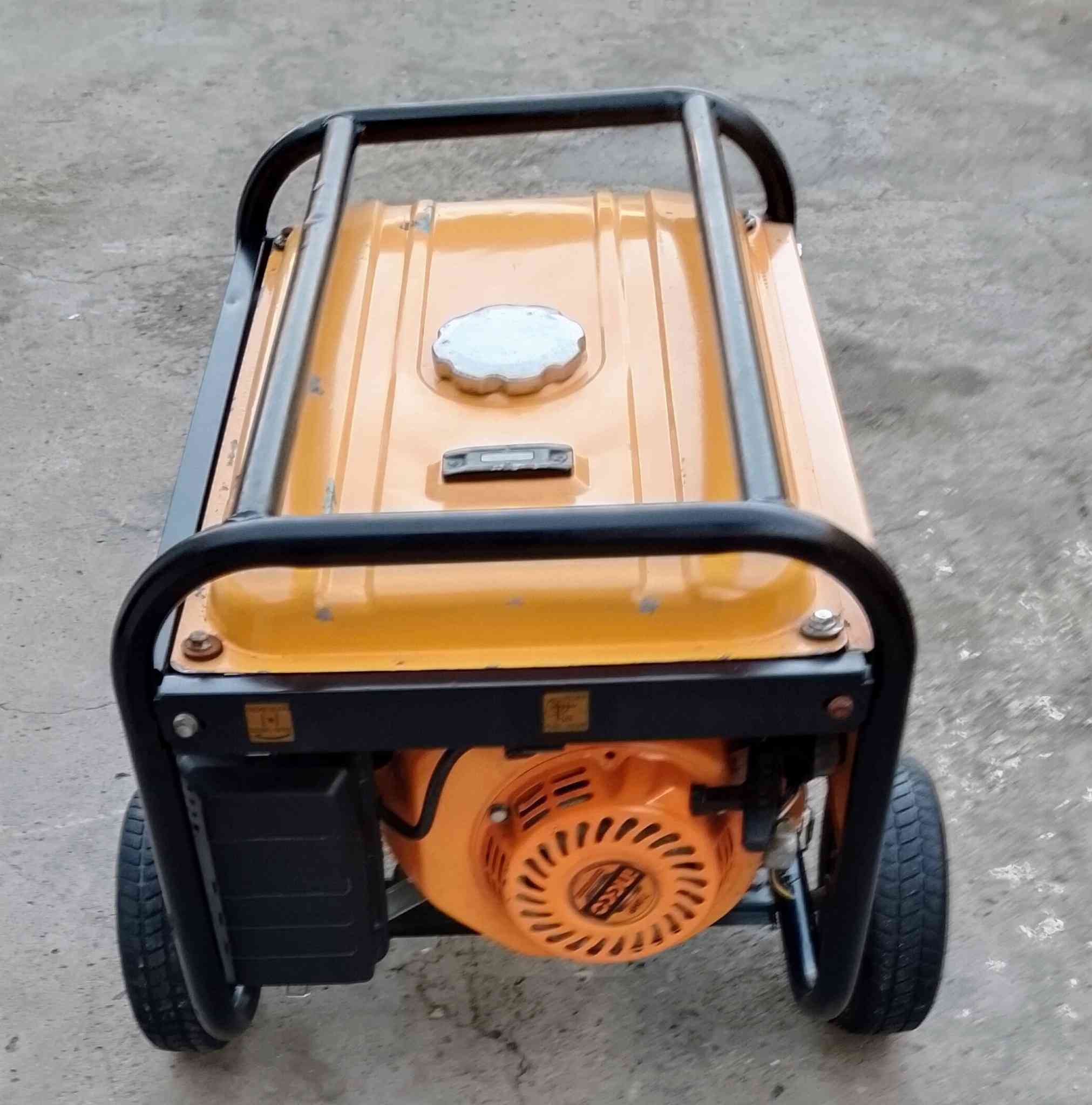 السلام عليكم مولد نجيكو باب اول 3كيفي 12 امبير ملف نحاس سلف وحبل شغال نقصه بس باتري  مولد نظيفه استعماله قليل ما دخله تصليح وعلى الفحص اقتصاديه بالصرف كهرباء مستقره صوتها جدا هادئ سعره 165الهاتف ☎️*********** بي واتساب مكاني بغداد قرب مجمع بسمايه يوجد خدمه توصيل داخل بغداد
