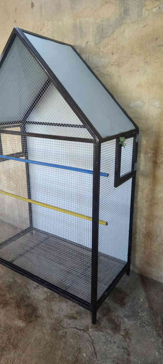 السلام عليكم متوفر 3 اقفاص للبيع بسعر مناسب
قفص بلابل حب 
قفص غندورة او ببغاء
قفص خانات طيور
العنوان بعقوبة
يوجود توصيل ديالى فقط 
***********
الي يحب راسلني او يتصل بل خدمة
