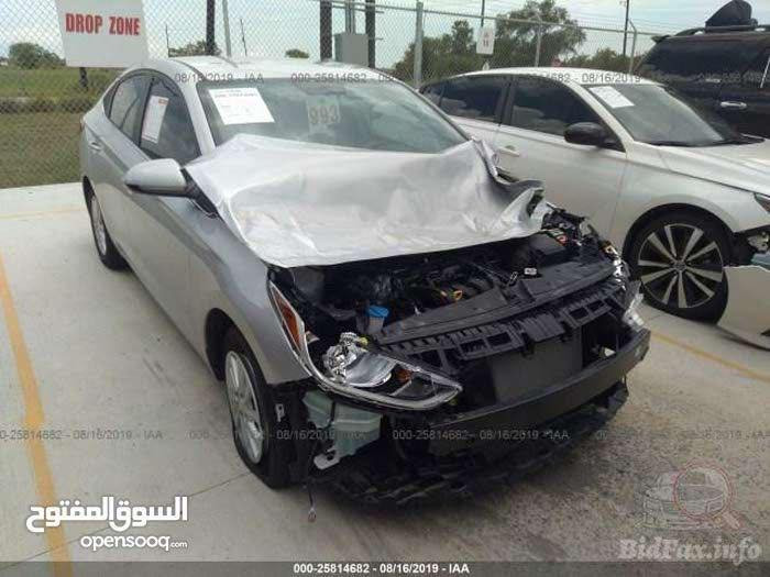 السلام عليكم 
اكسنت 2019 وارد امريكي
محرك مجفت اي تنقيص ما بي
حادثها بدون ايرباك موضح بالصور
السيارة حلوة ونظيفة رقم بغداد
السعر 98 ورقة بيها مجال بسيط
***********
