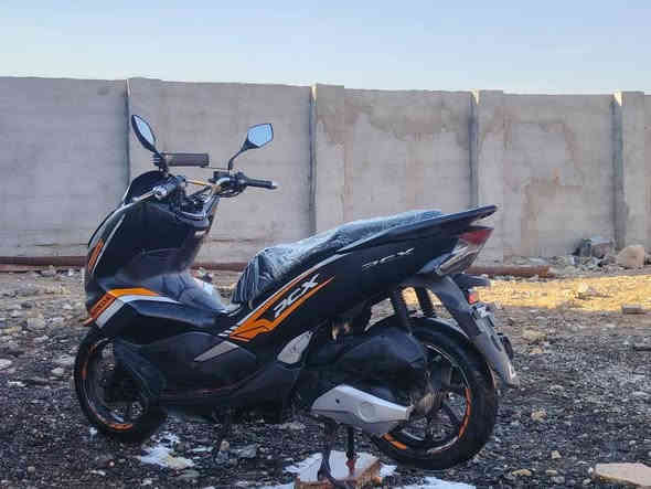 دراجة pcx جيل الثالث 2020
مكينة مكفولة خرسة /ماشية 26 الف حقيقي 
اشاير رباعي لايت عالي ناصي حساسات شغالة
دهن موتل بانزين محسن 
حساس ستان حساس ازدحام +mp3
سعر مليون و700
عنوان بغداد سبع قصور رقم ***********
