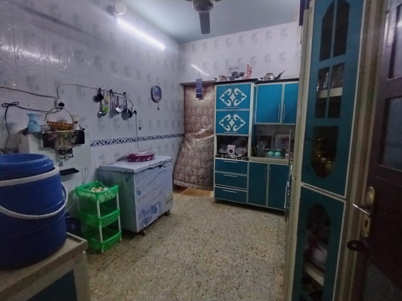 بسم الله الرحمن الرحيم 

يعلن مكتب الجزيره للعقار

عن دار للبيع
مكون من طابقين بي ثلاث غرف نوم
وصاله وستقبال وكراج سياره وحمام ومنور ومطبخ
مساحة 160 متر 
وجه 8 والنزال 20 م
بناء حديث مو حيل قديم
شارع 12 متر 
صنف العقار طابو سند صرف
البناء بلوك 
منطقة سكنيه وحلوة
خدمات كامله ماء كهرباء مدارس اسواق

العنوان الأنبار فلوجة شهداء الصقلاوية
قرب جسر المشاه وخلف شارع ابو سعد 

السعر 90 وقابل للتفاوض 

اي ستفسار الأتصال علا الأرقام 

***********

***********
