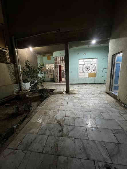 السلام عليكم بيت الايجار  بيه غرفتين وغرفة استقبال وصاله ومطبخ وحديقه مساحة 215واجه 8يصلح يكونه  شركه او مخزنه او مكتب او مؤسسه ‭0780 843 1027‬
