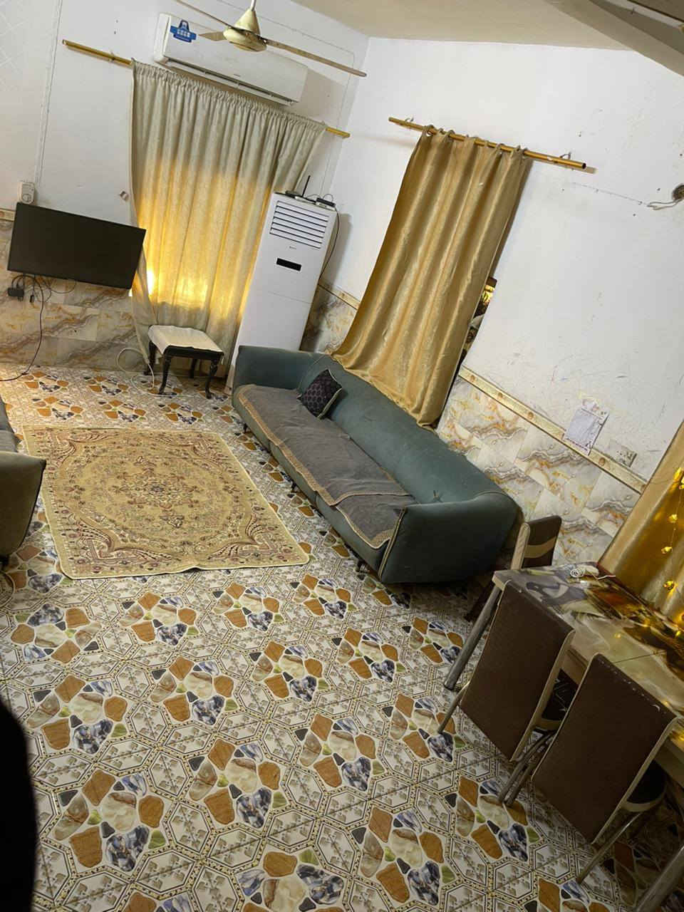 دار للبيع او مراوس مساحه 200 متر شارع الصيدليات 
منطقه الخماس الاولئ  فرع بيت دايخ الاستفسار مراجعة مكتب حاتم كريم ابو مصطفى او اتصال ☎️ 
***********
***********
