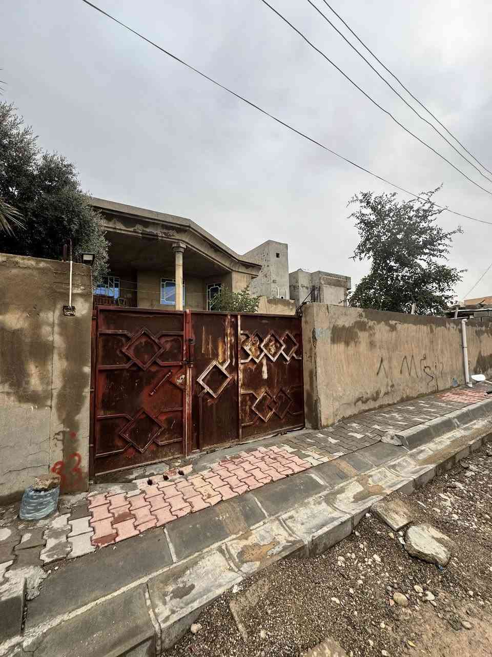 بيت 390 متر مربع طابو للبيع 
الموقع حي الطين قرب سايدين طريق تكريت 
غرفتين نوم و مطبخ استقبال و هول جبير 
للاستفسار الاتصال على : ‬ ‭‬
***********
‭0771 627 7369‬
***********
نستقبل عروضكم العقارية في كافة مناطق طوزخرماتو 
للاستفسار التواصل على واتساب حسابنا التجاري 👇

https://wa.me/message/GUMXPPPVKCP7I1
