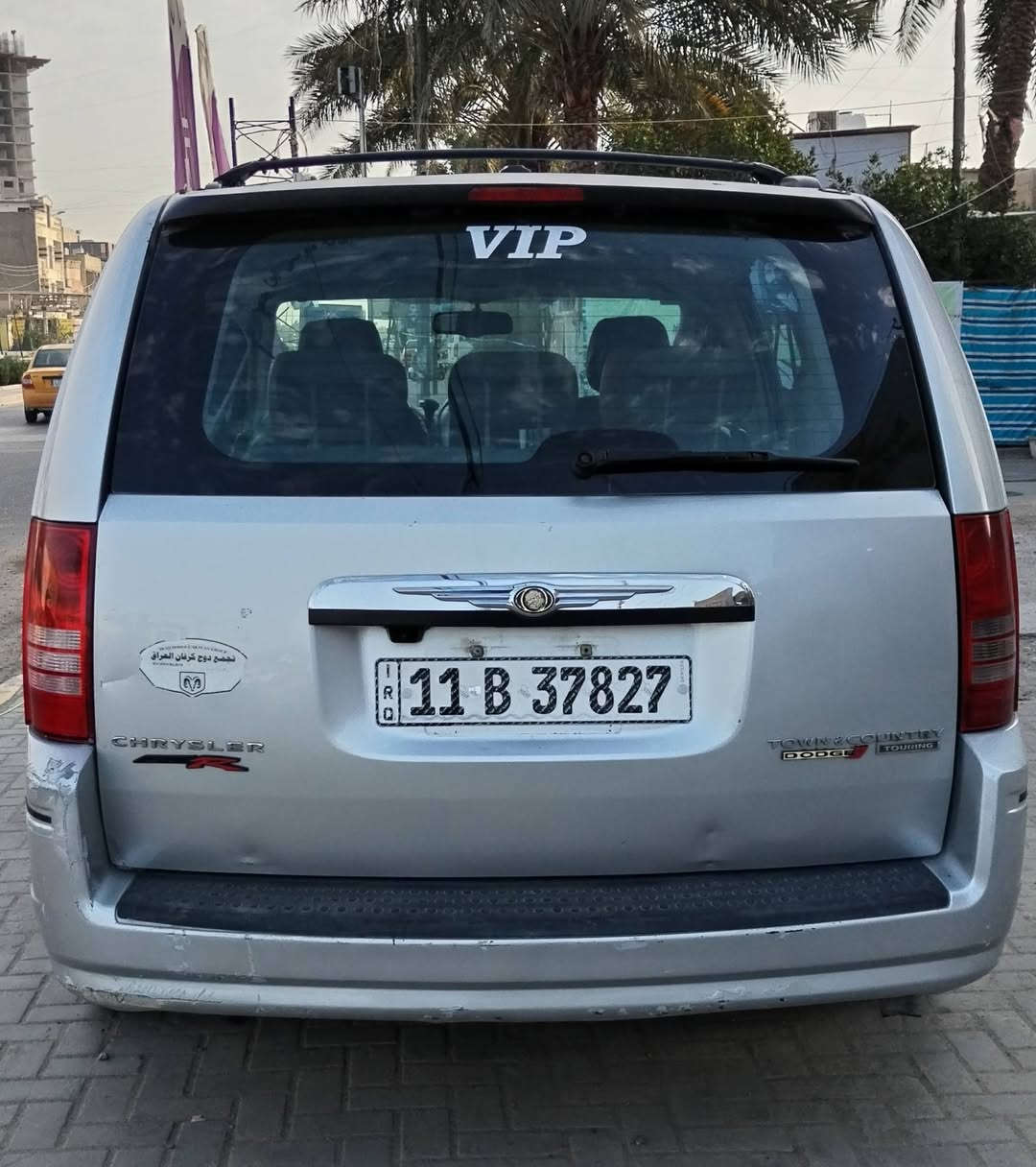 كلايسر تاون كانتري ٢٠١٠
كير محرك ٣
حادثها جاملغ نفسة مصلح بدون داخل واضح بل الصوره
أبواب و جنطة كهرباء
جام ٦ كهرباء
دوسات البريك كهرباء
كشن السايق كهرباء 
فرس سقف و أرضي
أرضية مغلف جلد
تشغيل عن بعد
كشنات مخمل و مغلف جلد
شاشة بلادية قلاب سيدي
رقم بغداد بسمي *********** بغداد الكرخ
