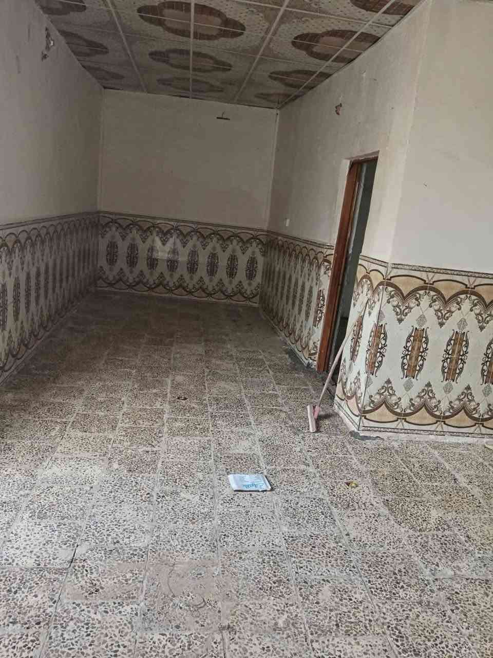 بيت للأيجار المساحه 130متر العنوان شارع المطار القديم *********** واتساب فقط
