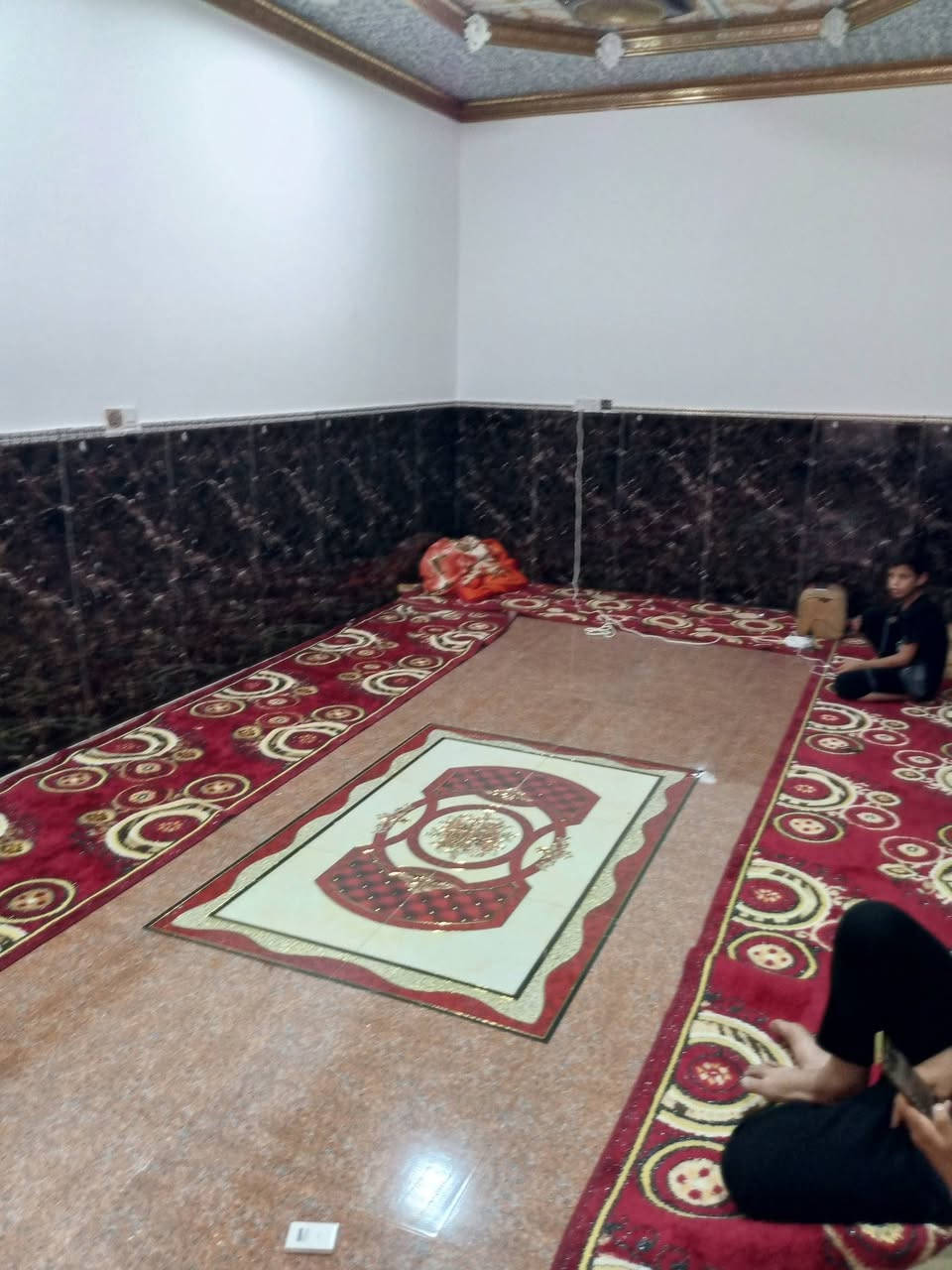 سلام عليكم بيت تجاوز الحيانيه
بيت مساحه 150متر بيت نضيف 

غرف نوم 2صاله واسعه ديوان واسع مطبخ حمام تواليت شغل البيت درجه اولى تجي وتكعد مكان مرتب ماعليه ازاله 

سعر البيت 33للشاري يجي ويشوف يدخل خاص او يراسلني ع واتساب *********** شارع تأميم قرب شارع القائد
