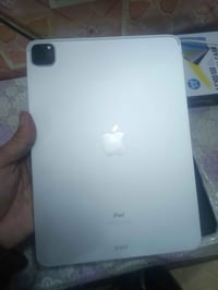 ايباد برو ٢٠٢٠ • ١٢٨ جيجا • بطارية ٧٠٪