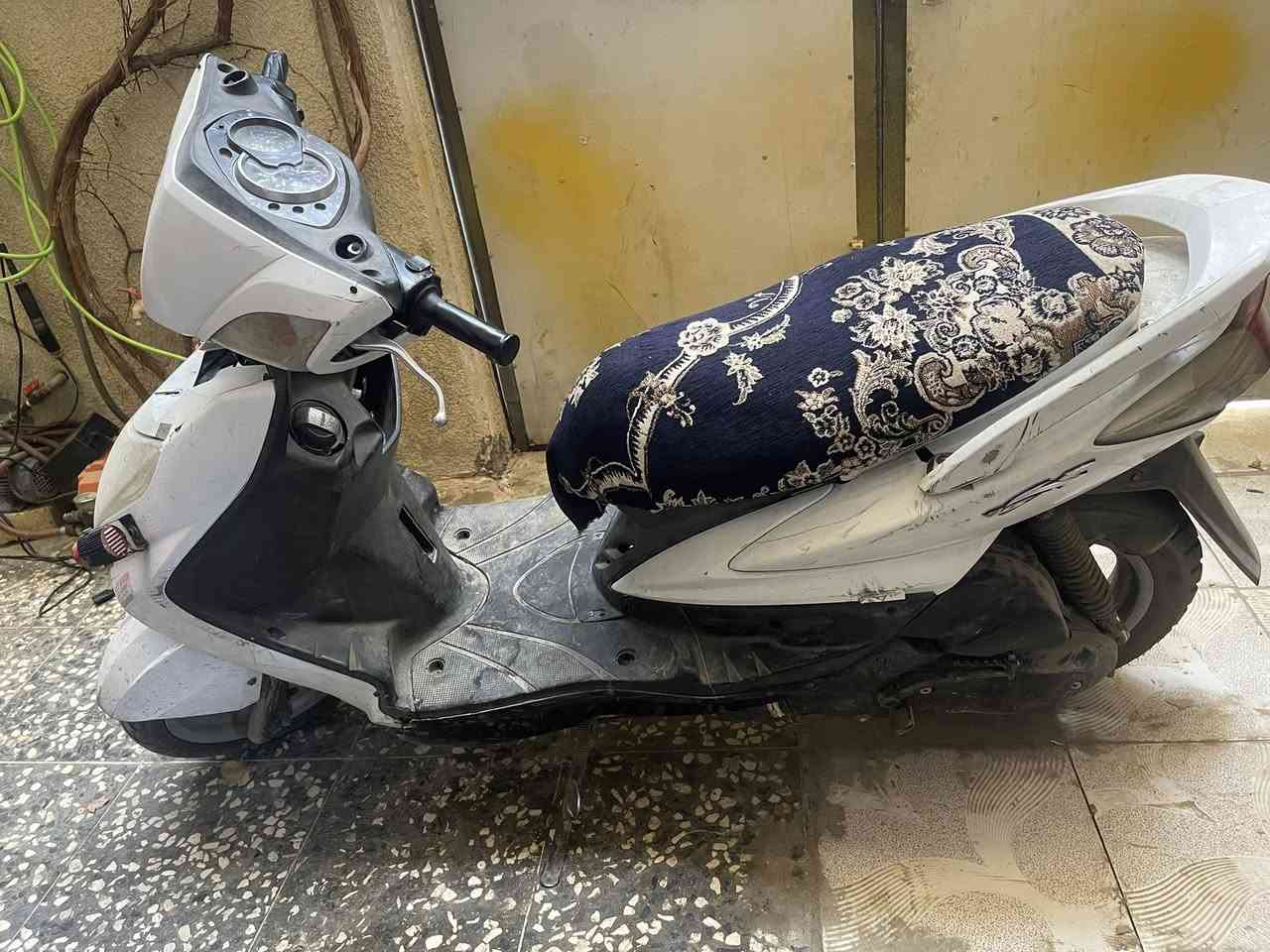 السلام عليكم دراجه سكنس فحل للبيع السعر 500وبيه مجال دراجه نضيفه كلشي مابيه مكانه الكريعات للتواصل ***********
