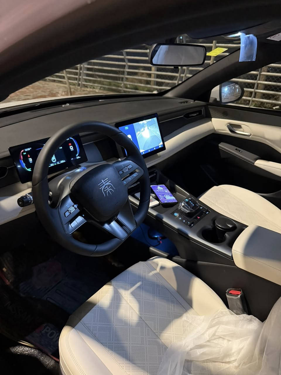 Byd.
-جن بلص 2025
-زيرو تترقم محافظات الشمالية
-السياره معاها شاحن يدعم الشحن السريع الشكل البيضوي
-داخل ابيض المرغوب
-كير طياره
-السياره ماشيه 200كيلو فقط 
-السياره تشغيل عن بعد+2كارت 
-السعر :122 وبيها مجال بسيط
-للاستفسار 
***********
