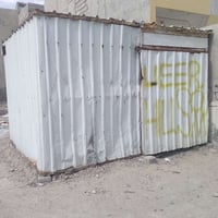 محل للبيع سقف سندويج و الجدران كيربي الطول 4 والعرض3      07709723967