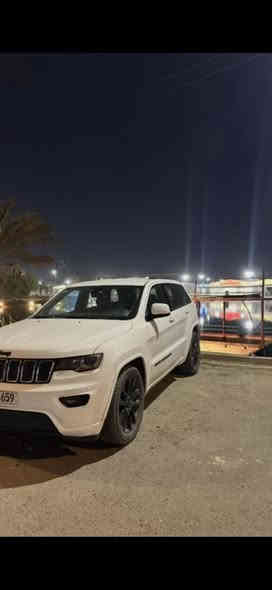 السلام عليكم جيب موديل 2022 للبيع بلاك ادشن لسيارة نضيفه داخله كلين بيه بارد بخشم لجاملغ بدون صبغ وتبديل دعاميه فقط ماشيه 58 الف ميل تخم تاير جديد داخل اسود شاشه جبيرة سيارة نضيفه ومداريه بانزين ودهن  للاستفسار *********** غير متواجد مازنجر سعره 299
