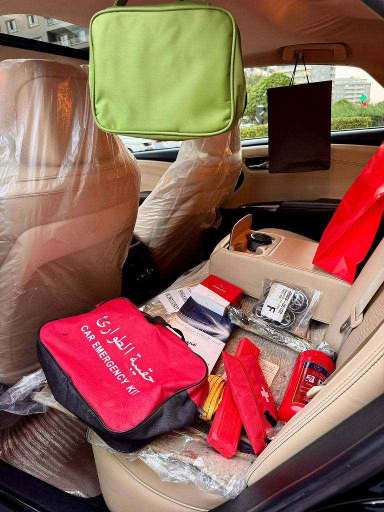 تويوتا أفلون ٢٠١٦ لمتيد
فول مواصفات
خليجي
٩٨٠٠٠كم 
بێ بۆیاخ بێ سارد
كلين بدون صبخ بدون بارد كلش نظيف
مكانها السليمانية 
***********
سعر ٢٥٨٠٠دولار مجال السليمانية, العراق
