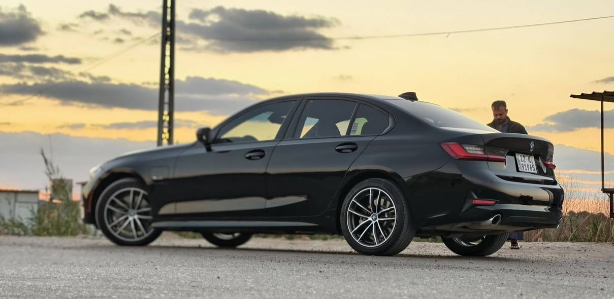 للبيع BMW 330e هايبرد بلجن موديل 2022

النوع: BMW 330e (Plug-in Hybrid)

الموديل: 2022

اللون: أسود

هايبرد بلجن (تشحن كهرباء + بنزين)

 

الملاحظات:

مغلفة ببي اف 

الممشى 90 الف كيلو 

بيها تعديل بارد خفيف ببداية البونيد (غطاء المحرك)

تبديل قطع بلادية باب السائق والجاملغ الامامي 

تعديل بالهلال الخلفي فقط من الاسفل

تبديل القطة الداخلية لباب السائق

الإيربك بيها فقط بردة 

السيارة بشكل عام نظيفة ومحركها ممتاز وهايبرد اقتصادي جداً بالبنزين.

رقم صاحب سيارة (***********
