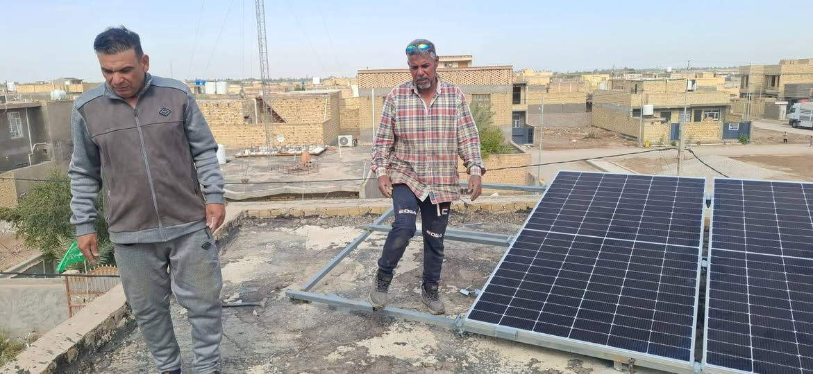 تم بفضل الله ربط وتنصيب منظومه شمسيه 8 امبير نهاري و5 امبير ليلي لاحد الزبائن ومستمرين بالعمل بإذن الله تعالى
***********
