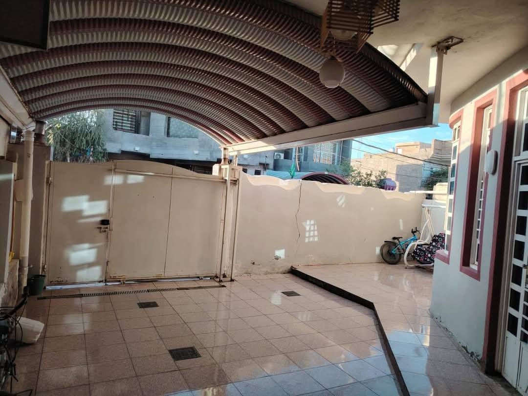 للبيع بيت طابو صرف مساحة 220م #طابق_واحد
#طويريج ام الهوى الجديده مقابل شارع الباشا 150متر على الشارع الرئيسي
استقبال و هول و صاله و مطبخ غرف نوم 2 وصحيات خارجيه وداخلية و مناور و طارمه و كراج سيارة
البناء طابوق السقف مسلح السطح فرشي البيت نظيف جدا و مناقصه اي شيء للاستفسار مراسلة الصفحة او على الرقم ***********
