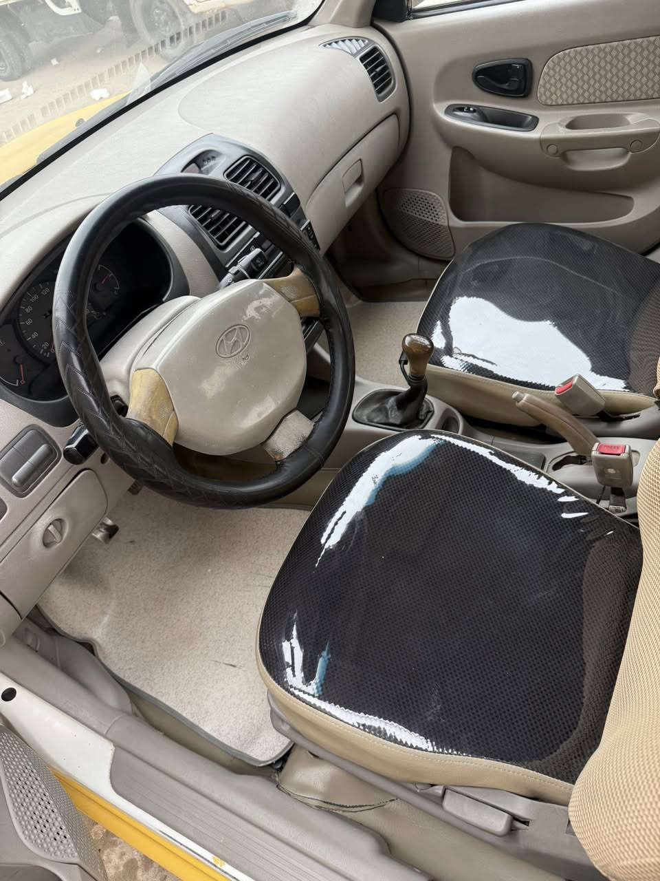 السلام عليكم شباب عندي فيرنا موديل 2014 ماشيه 145 حقيقي معيوده  اني عايدها بيدي وعندي صور قبل الصبغ مكفوله من الضربه وتبديل سونار ابيع كير ومحرك خير من الله صدر امامي خلفي جديد تبريد ثلج مدوشمه عام حته سفاريات تخم تاير خط ابيض صارلي شهر من شاده جاهز عل اخر حبايه بسمي تحويل ثاني يوم مصفره هـئيه وغرامات مال جناي ماشتغل تكسي مكاني بغداد حي اور للشراي يتصل *********** ابو حسين الشمري
