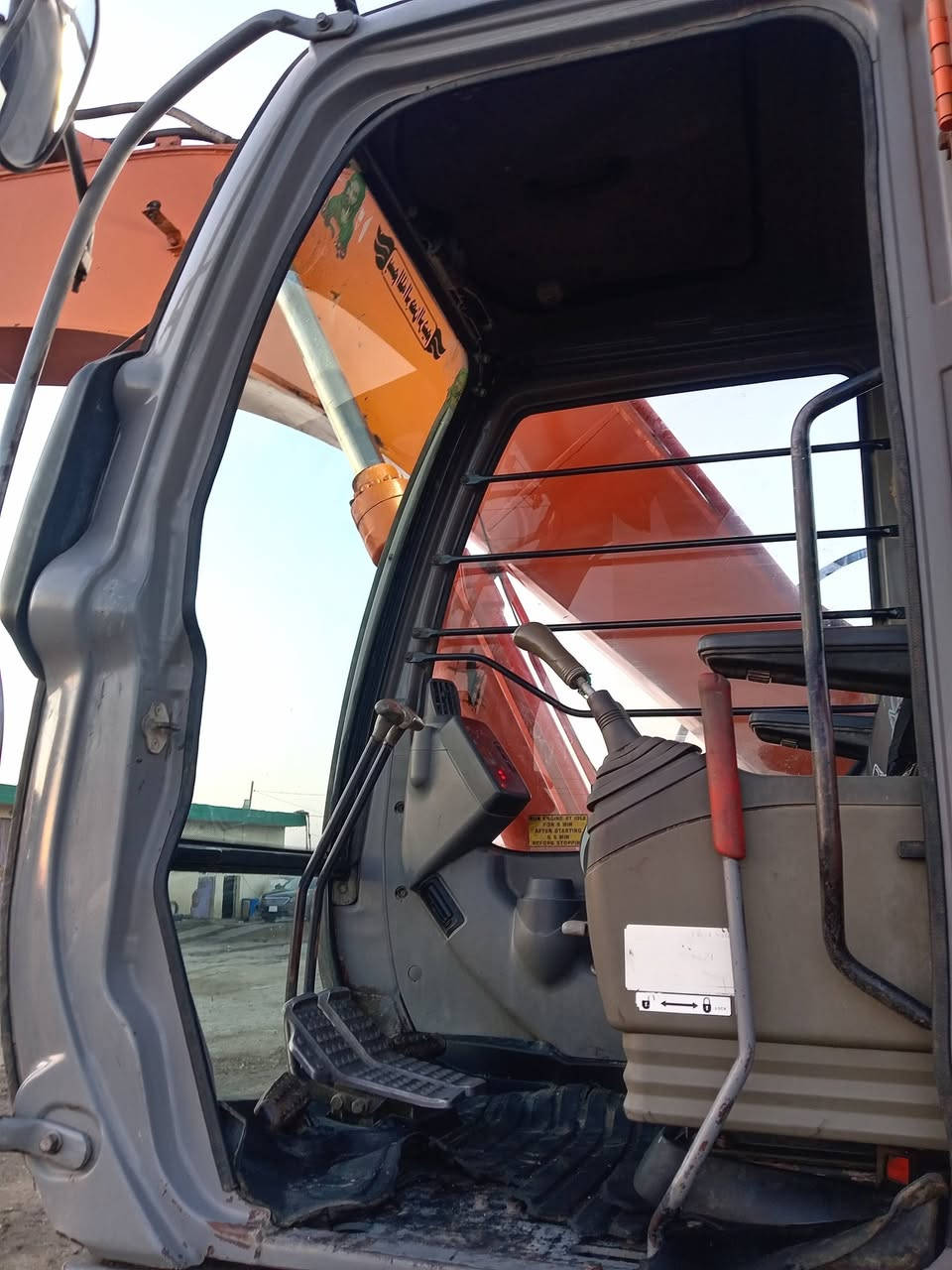 حفاره لبيع هيتاشي 2002 رقم ألماني تحويل مباشر
حجم 200 جازه العمل 
***********
