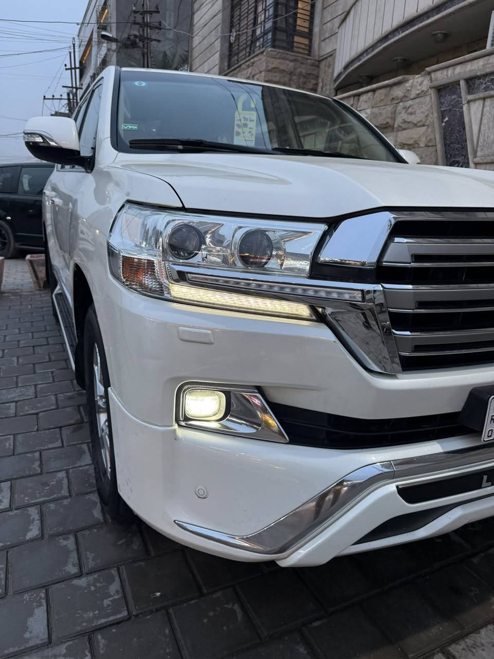 السلام عليكم
للبيع تويوتا لاندكروز 2018 بريم اصل ام الدفدي 
مكفوله كفاله عامه من قطره صبغ مغلفه bbf بالكامل ماشيه 40 حقيقي السياره جديده بمعنى الكلمه مال بيت  محرك 6سلندر 4000مواصفات فول واحد على واحد رقم بغداد الدولي الجديد بسمي شخصياً للستفسار الاتصال *********** مكاني بغداد
