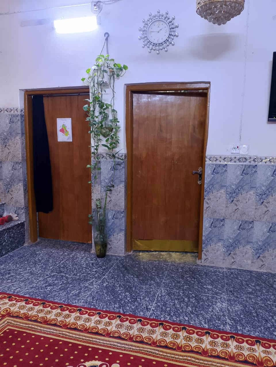 دار للبيع 📍الموقع: حلة أبي غرق / حي المرتضى
▫️ المساحة: 200 متر▫️ طابق واحد▫️ طابو صرف

يحتوي المنزل على:

غرفتين نوم

صحيات داخلية وخارجية

مطبخ حار وبارد

صالة 

استقبال منعزل

غرفة بالطابق الثاني (سندويج) تصلح مخزن

للاستفسار ***********///***********
